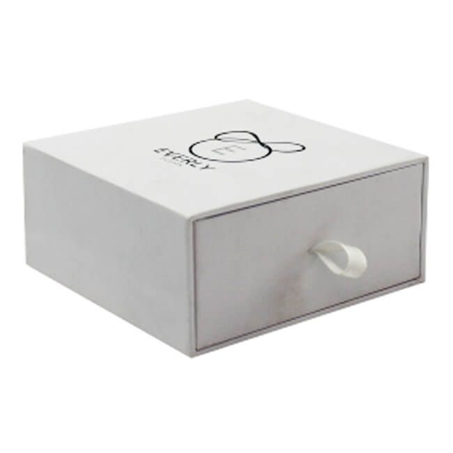 White Jewelry Box for Bracelet