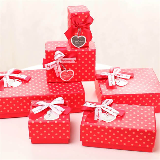 Red Dotted Cardboard Gift Boxes For Chocolates