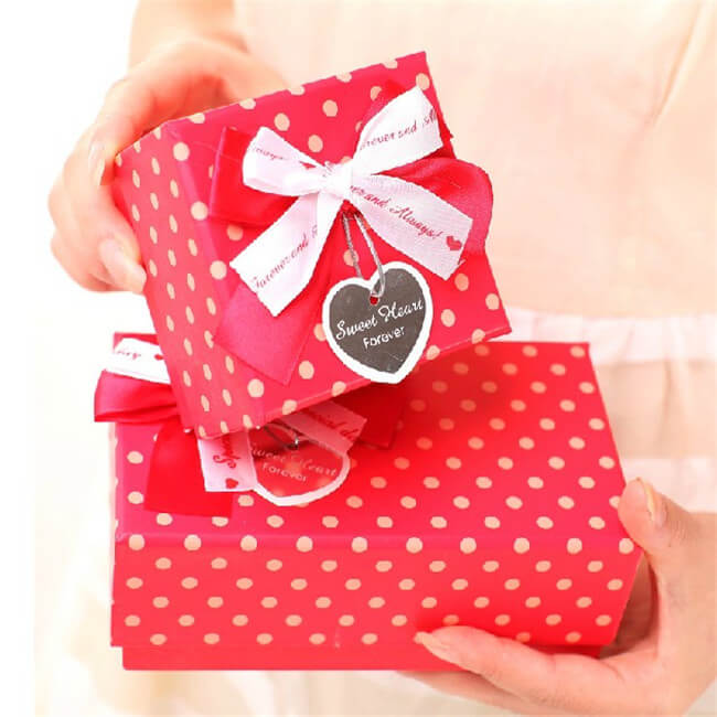 Red Dotted Cardboard Gift Boxes For Chocolates