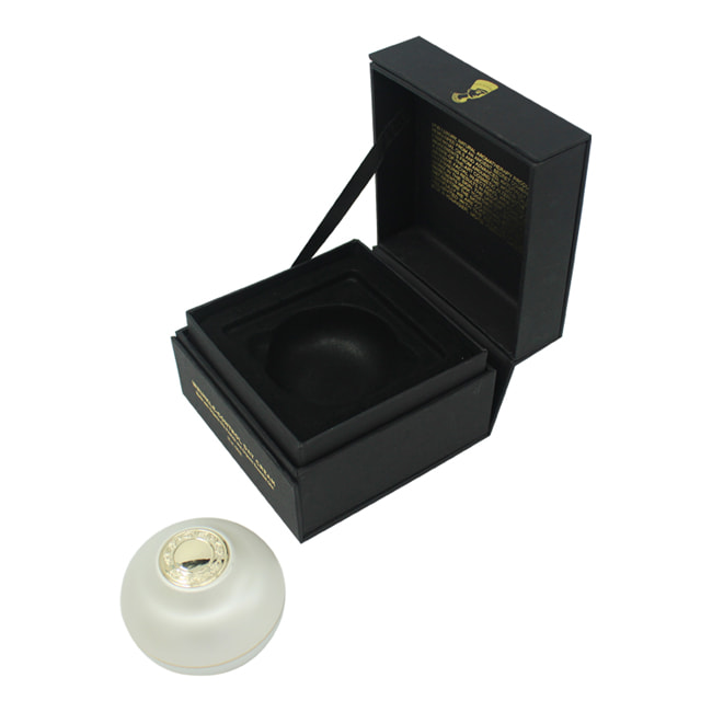 Flip-open Black Cosmetic Packaging Box Gold Foiled