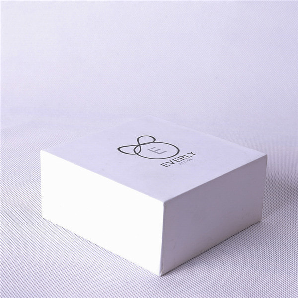 White Cute Gift Boxes, Nice And Simple Gift Boxes