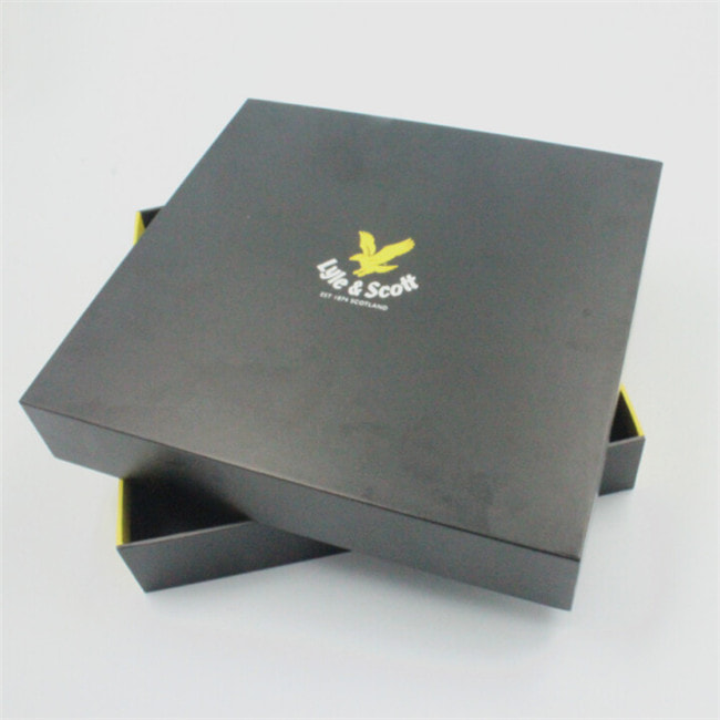 Custom Luxury Logo Elegant Fashion Apparel Boxes Wholesale