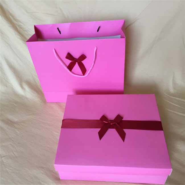 Cheap Fashionable Custom Apparel Boxes Wholesale